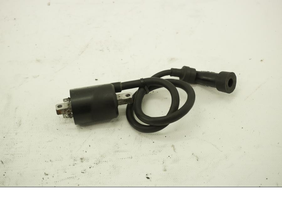 Framsidan på Tändspole från en Yamaha XVS 1100 -2000 motorcykel.