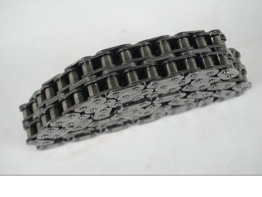 Höger sida på Kedja från en H-D Softail Standard FXST -2001 motorcykel.