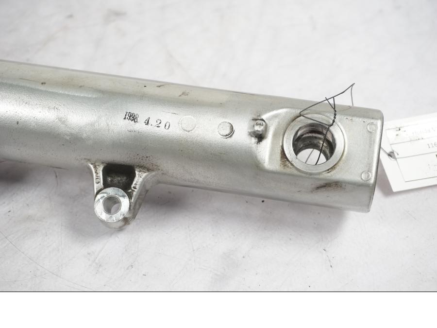 Baksidan på Gaffelben från en Honda VT 600 C -1998 motorcykel.