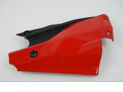 Höger sida på Kylarvinge från en Ducati Streetfighter 1098 -2010 motorcykel.