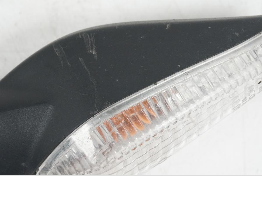 Höger sida på Blinkers från en Ducati Hyperstrada -2013 motorcykel.