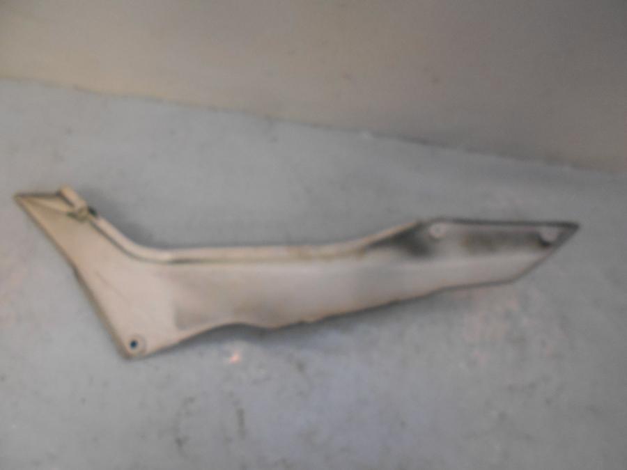 Vänster sida på Sidopanel från en Ducati Multistrada 1200 -2012 motorcykel.