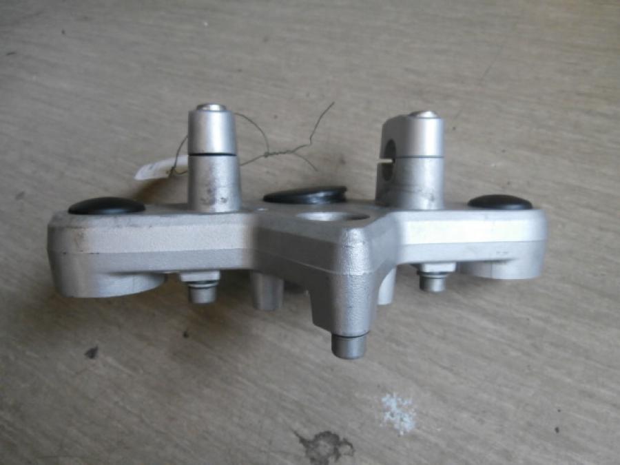 Höger sida på Gaffelkrona från en BMW R 850 R -2004 motorcykel.