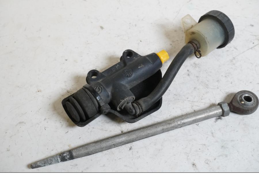 Framsidan på Bromshuvudcylinder från en KTM 640 SM -2004 motorcykel.