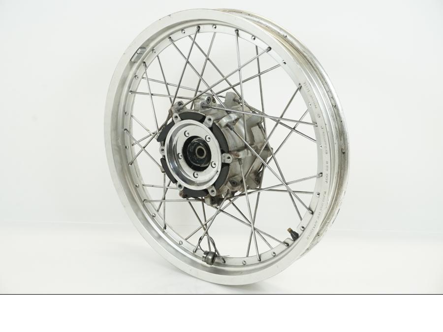 Framsidan på Fälg från en Yamaha XV 750 -1998 motorcykel.