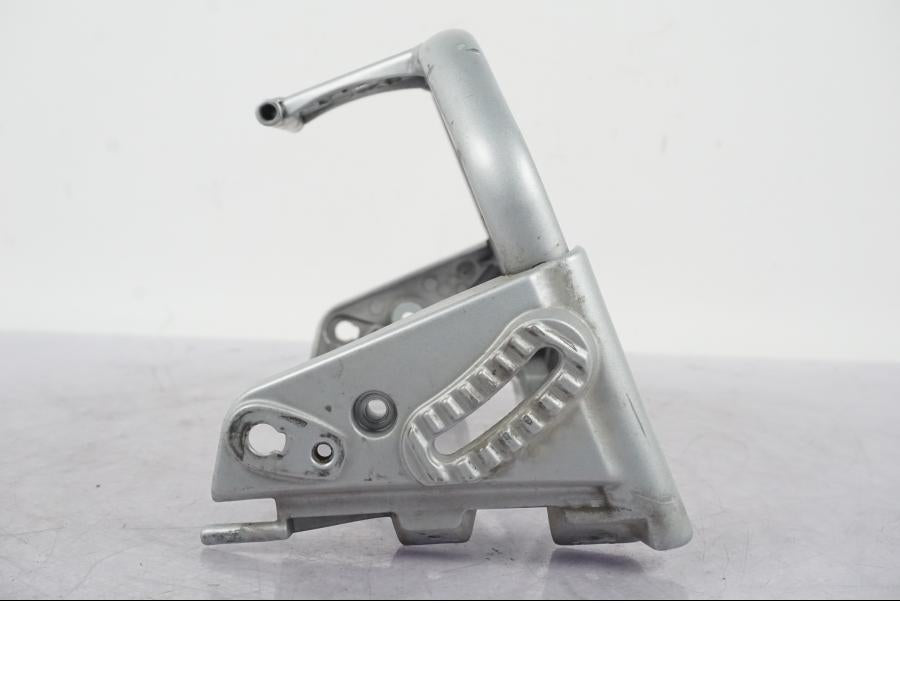 Höger sida på Vindrutefäste från en BMW R 1200 GS -2005 motorcykel.