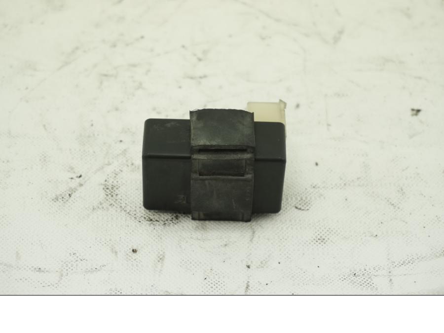 Framsidan på Relä från en Honda ST 1100 -1999 motorcykel.