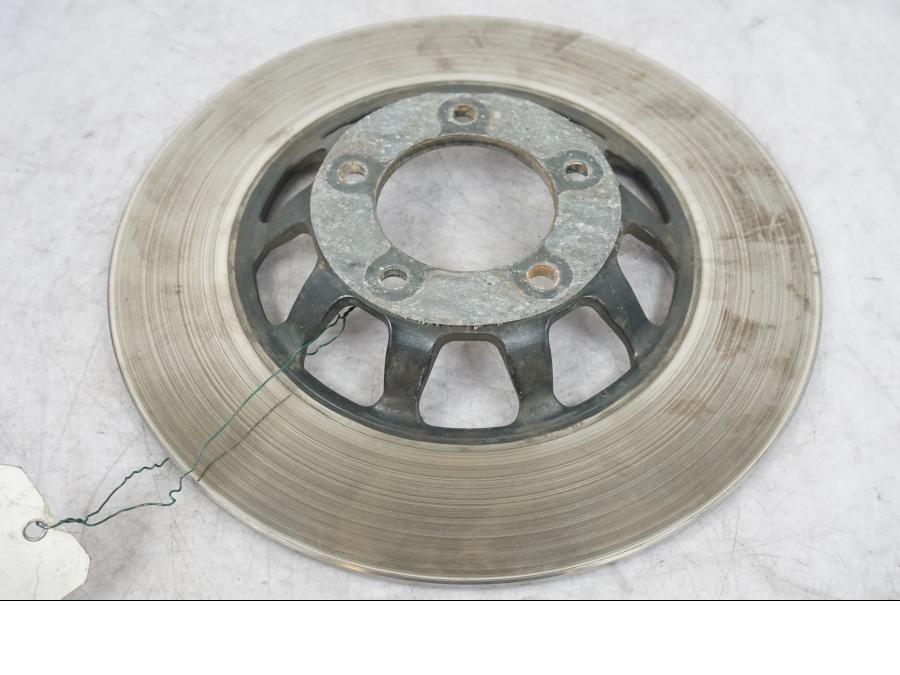 Höger sida på Bromsskiva från en Honda CB 650 -1981 motorcykel.