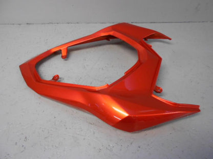 Framsidan på <p>Bakvinge från Kawasaki Z 800 2013.</p>

<p>COVER-TAIL,C.B.ORANG , enstaka smårepor.</p> motorcykel.