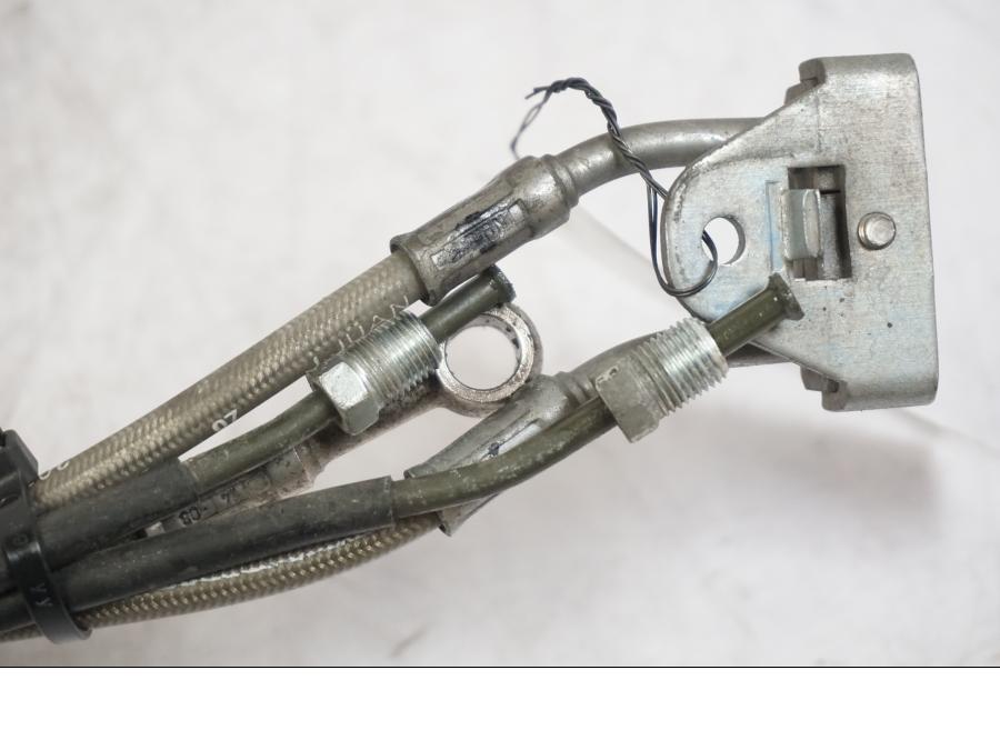 Baksidan på Bromsledning från en Triumph Tiger -2009 motorcykel.