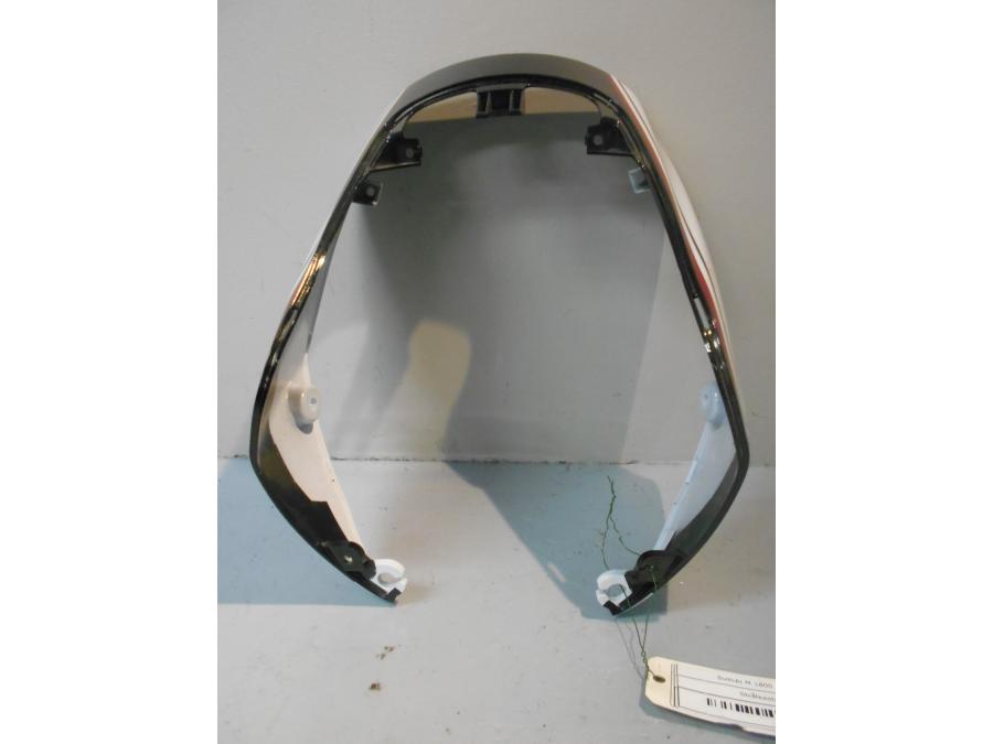 Framsidan på Strålkastarkåpa från en Suzuki M 1800 -2006 motorcykel.