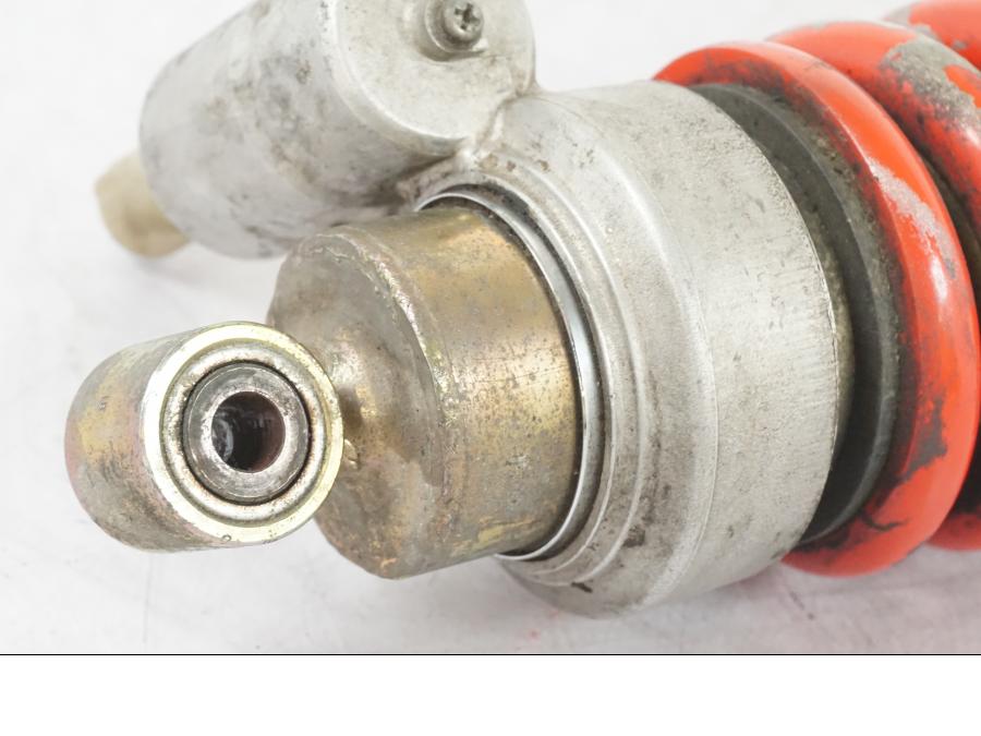 Snett uppifrån på Stötdämpare från en Honda CBR 1000 F -1989 motorcykel.