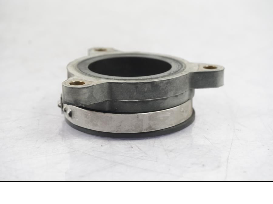 Vänster sida på Insugsgummi från en BMW R 1200 GS -2005 motorcykel.