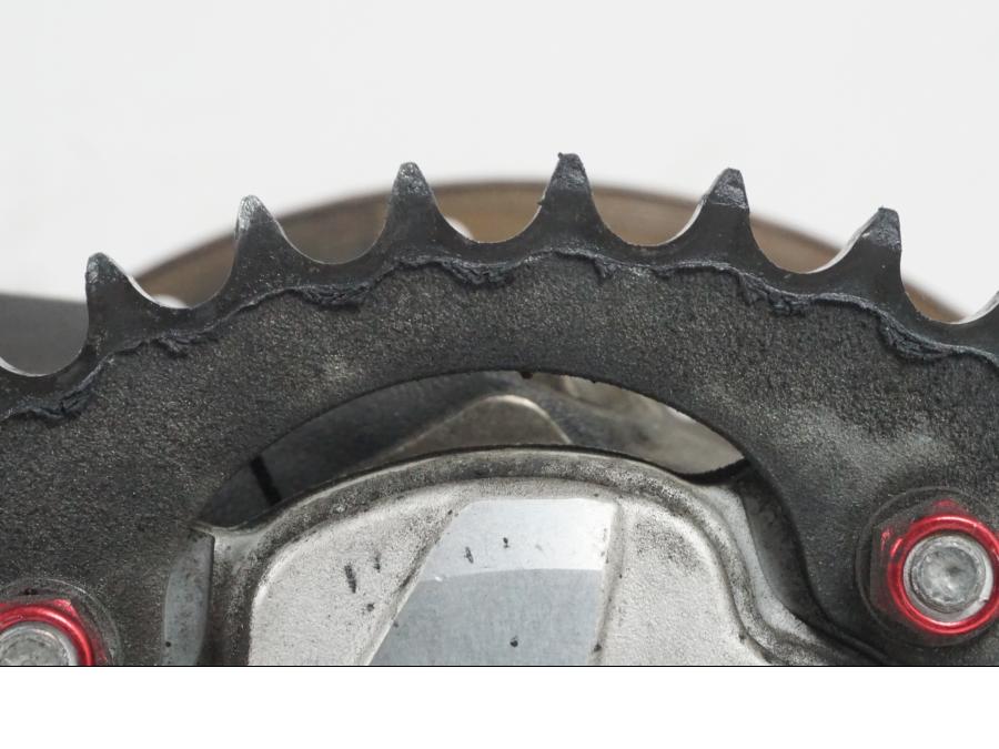 Snett nerifrån på Sving från en MV Agusta Dragster -2014 motorcykel.