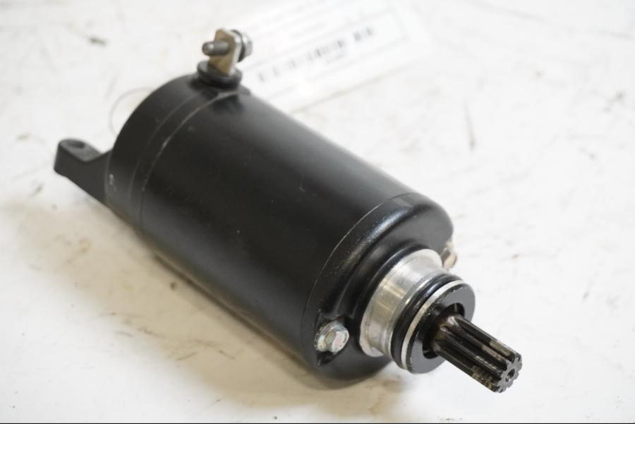 Framsidan på Startmotor från en Triumph Street Triple R -2009 motorcykel.