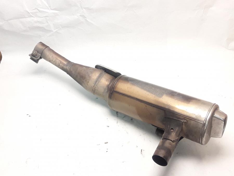 Baksidan på Ljuddämpare från en BMW F 650 GS -2002 motorcykel.