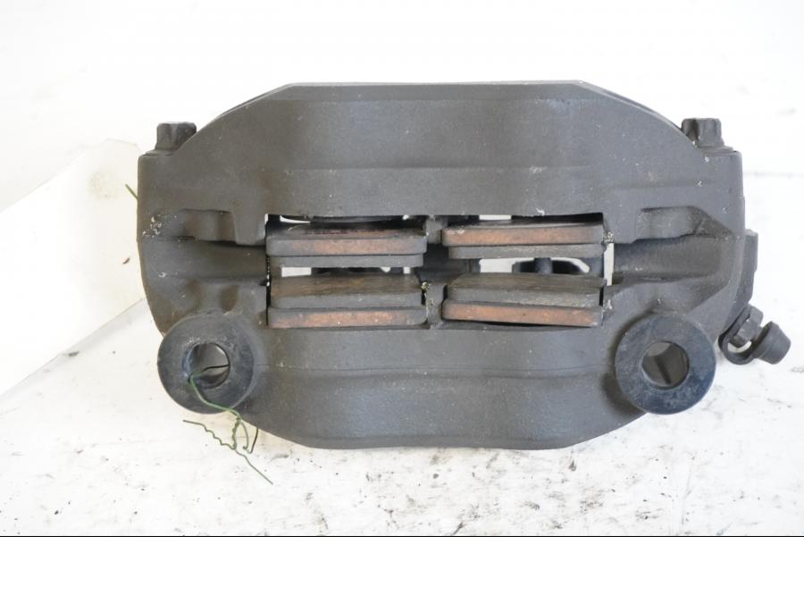 Höger sida på Bromsok från en Kawasaki GTR 1400 -2008 motorcykel.