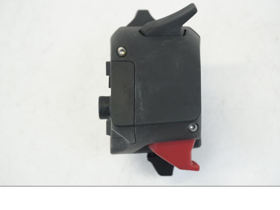 Vänster sida på Styrelreglage från en BMW R 1250 GS -2019 motorcykel.