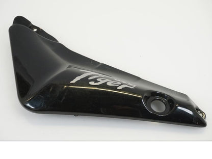 Baksidan på Sidopanel från en Triumph Tiger -2004 motorcykel.