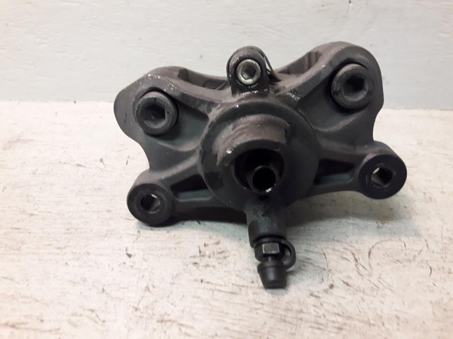 Baksidan på Bromsok från en Kawasaki GTR 1400 -2012 motorcykel.