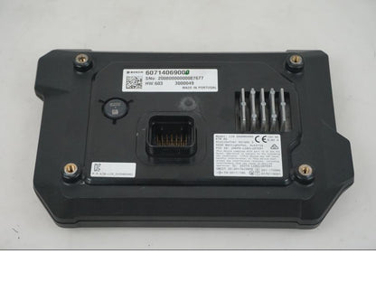 Baksidan på Instrumentpanel från en KTM 1290 Super Duke GT -2020 motorcykel.