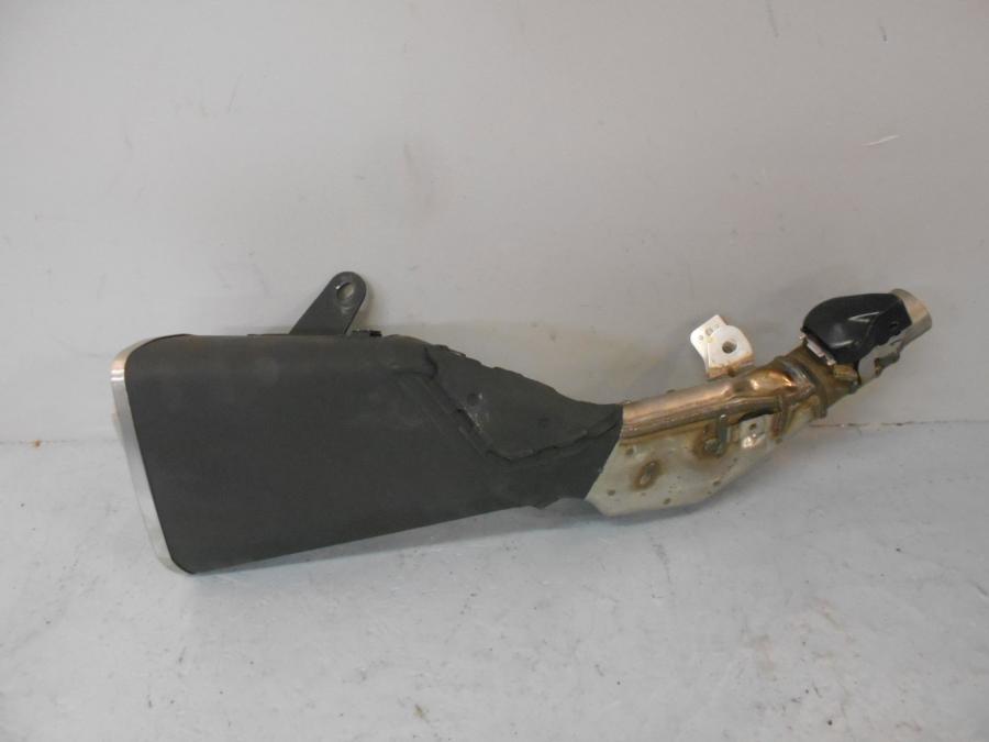 Framsidan på Ljuddämpare från en Kawasaki Z 800 -2015 motorcykel.