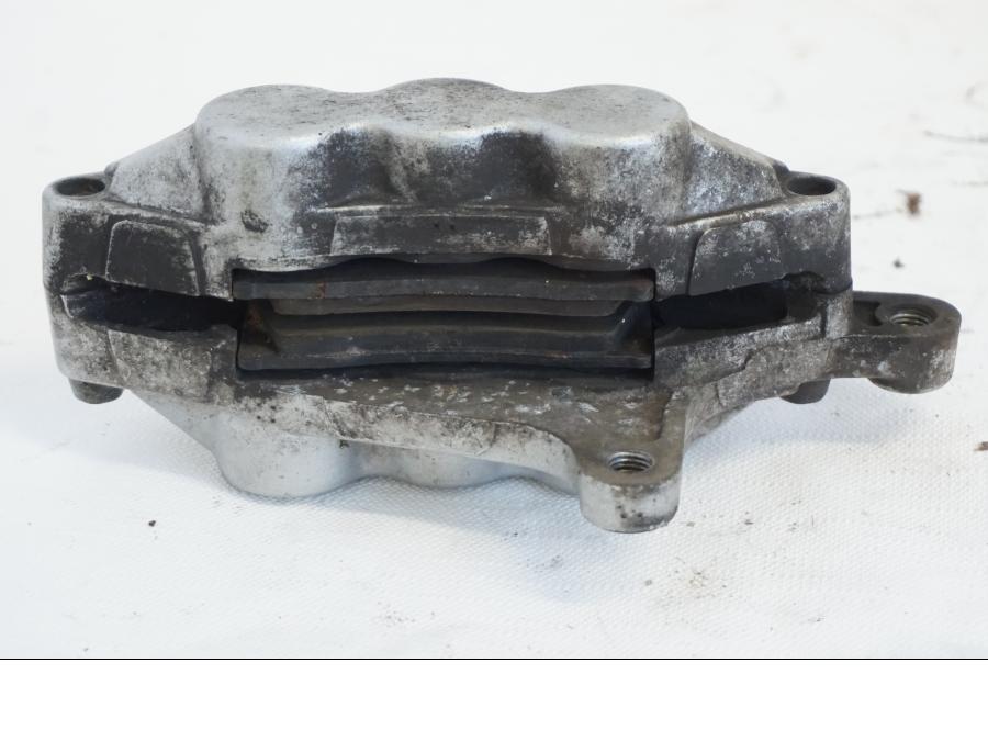 Snett nerifrån på Bromsok från en Kawasaki VN 1500 Mean Streak -2002 motorcykel.