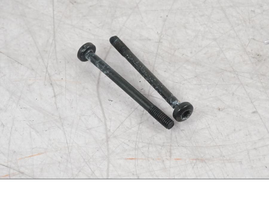 Snett nerifrån på Bromsvätskebehållare från en KTM 1290 Super Adventure R -2018 motorcykel.