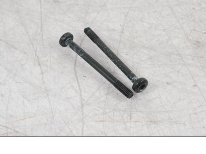 Snett nerifrån på Bromsvätskebehållare från en KTM 1290 Super Adventure R -2018 motorcykel.