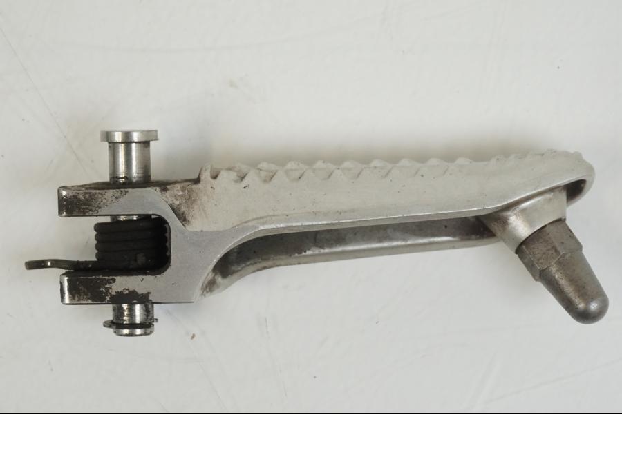 Höger sida på Fotpinne från en BMW S 1000 R -2019 motorcykel.