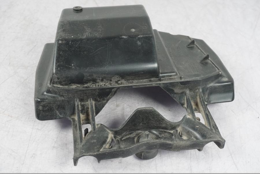 Snett uppifrån på Verktygslåda från en BMW R 1200 GS -2005 motorcykel.