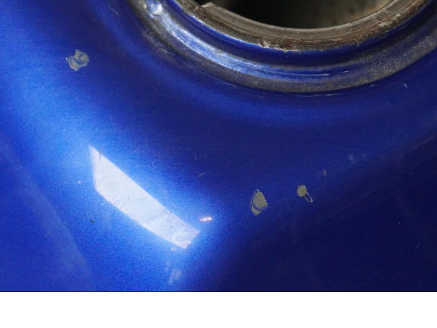 Höger sida på Bensintank från en Yamaha DT 125 -2006 motorcykel.