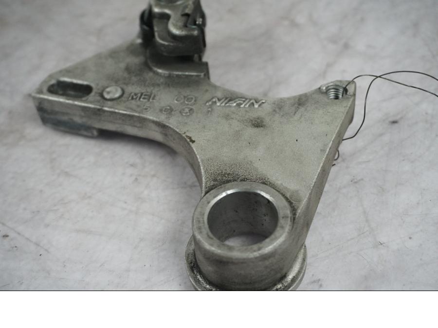 Baksidan på Bromsoksfäste från en Honda CBR 1000 RR -2005 motorcykel.