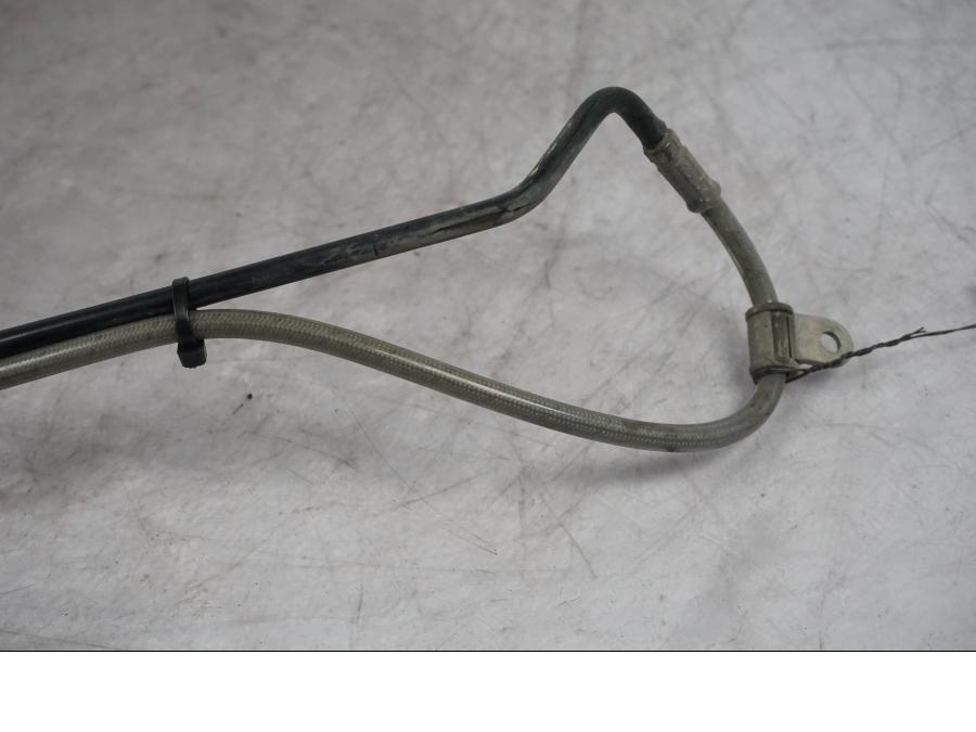 Vänster sida på Bromsledning från en Triumph Tiger Explorer -2016 motorcykel.