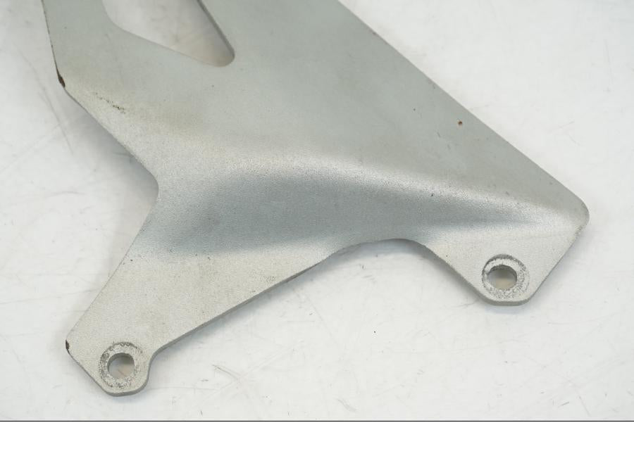 Baksidan på Fotpinnehälskydd från en Ducati Streetfighter V4 -2020 motorcykel.