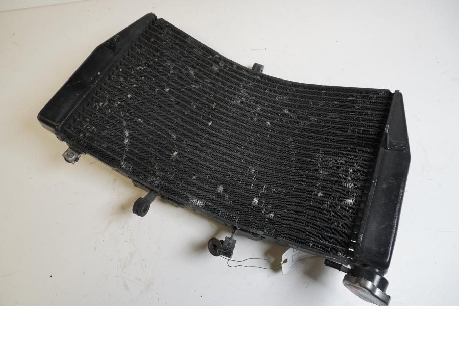 Framsidan på Vattenkyl från en Honda CBR 600 RR -2003 motorcykel.