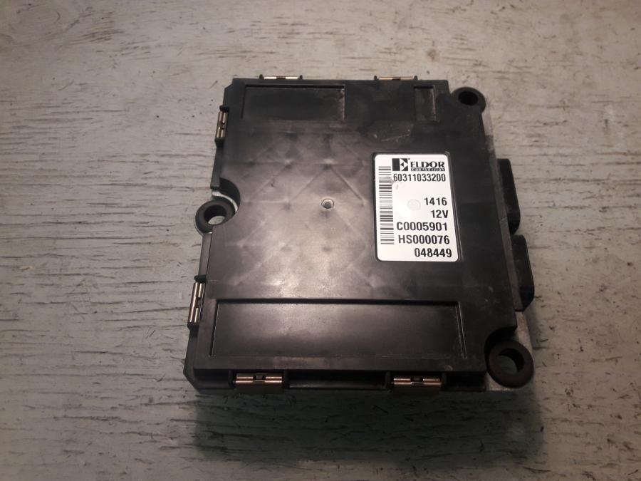 Framsidan på Styrbox från en KTM 1290 Super Duke -2016 motorcykel.