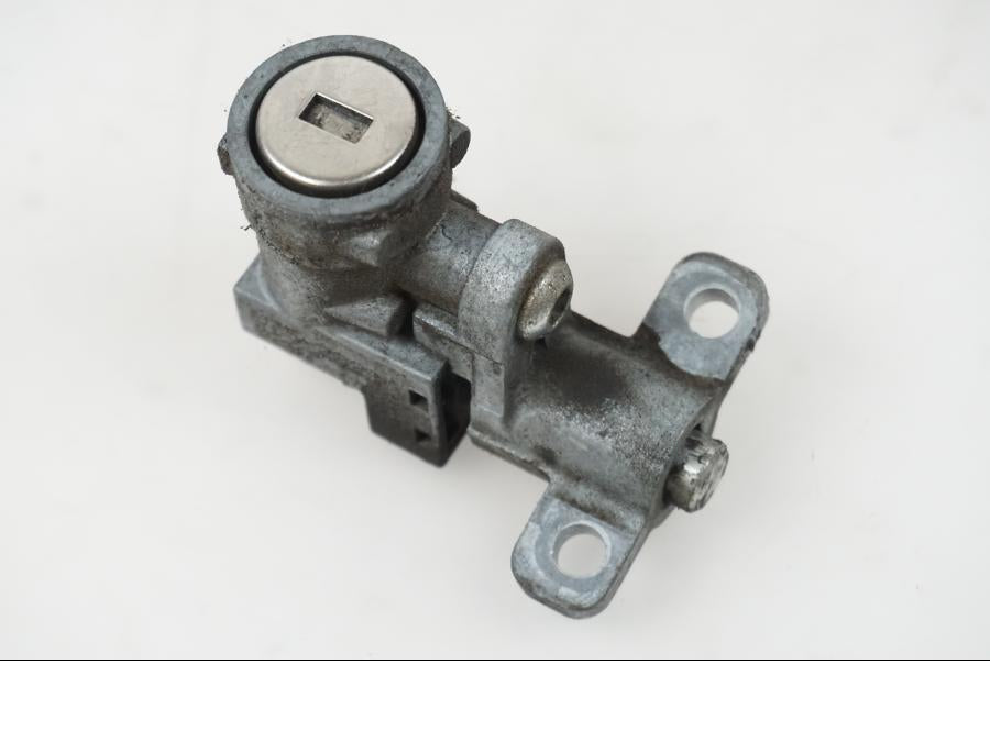 Höger sida på Låssats från en H-D Adventure Pan America Special RA1250S -2021 motorcykel.