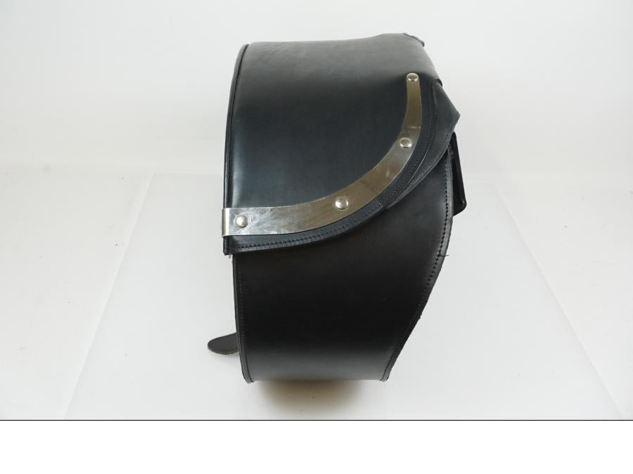 Baksidan på Sidoväska från en Universal Universal -0 moped.