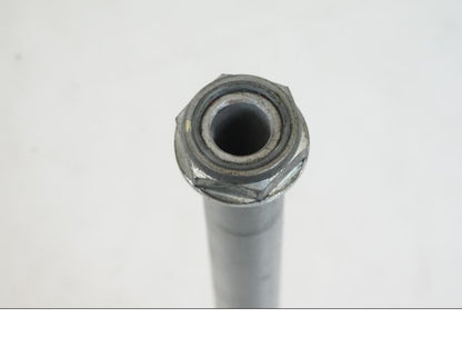 Vänster sida på Axel från en Aprilia Tuono V4R -2011 motorcykel.