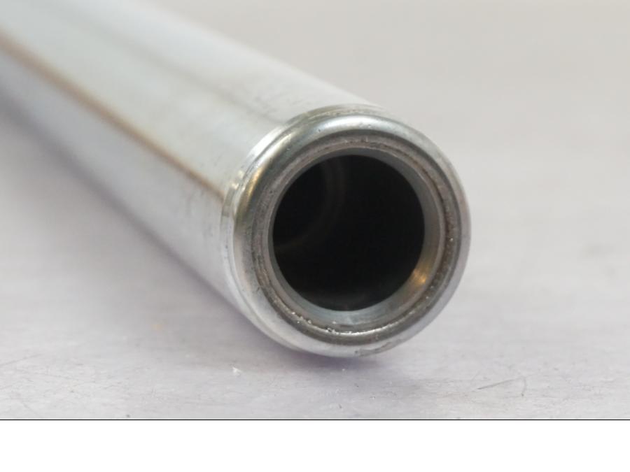 Höger sida på Gaffelben från en Yamaha RD 125 LC -1982 motorcykel.