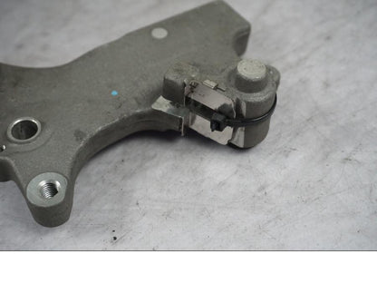 Höger sida på Bromsoksfäste från en Honda CB 650 R -2019 motorcykel.