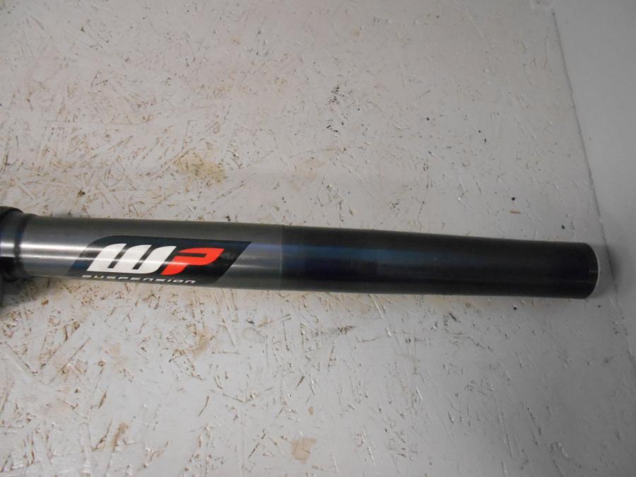 Baksidan på Gaffelben från en KTM 690 SMCR -2013 motorcykel.