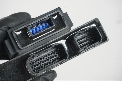 Höger sida på <p>Låssats från Kawasaki Z 800 ABS 2014.</p>

<p>1st nyckel, tändningslås, immobilizer, immobilizer amplifier, tanklock, sadellås och CDI/ECU.</p> motorcykel.