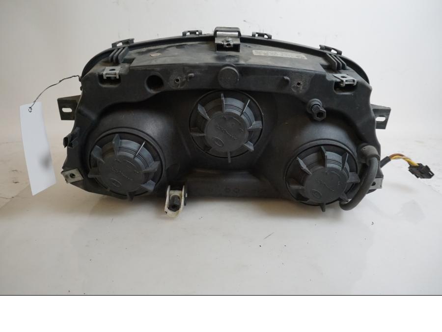 Höger sida på Strålkastare från en BMW K 1200 S -2007 motorcykel.