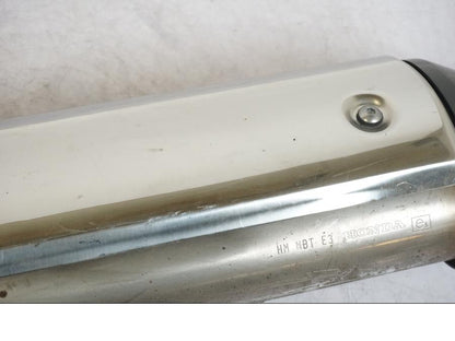 Snett uppifrån på Ljuddämpare från en Honda XL 1000 V -2008 motorcykel.