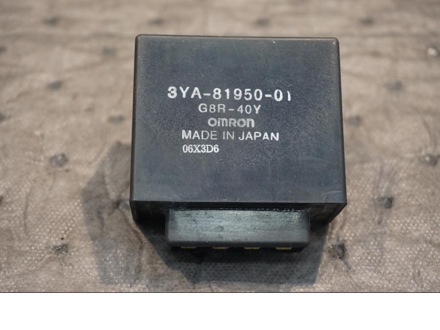 Framsidan på Relä från en Yamaha FJR 1300 -2004 motorcykel.