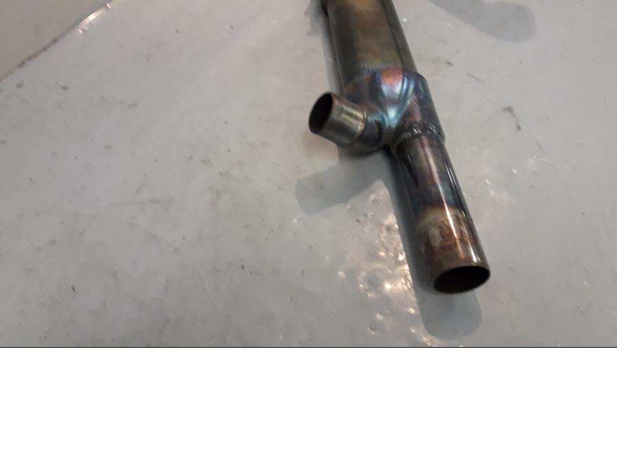 Vänster sida på Grenrör från en H-D Street Glide FLHX -2012 motorcykel.