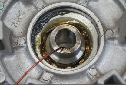 Snett uppifrån på Drevfäste från en Kawasaki NINJA 400 -2020 motorcykel.