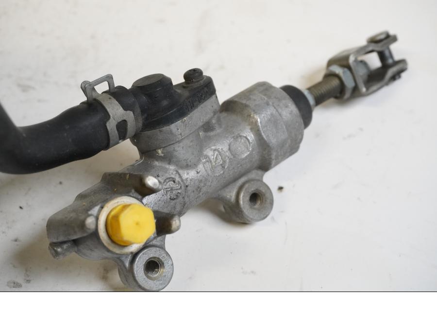 Snett uppifrån på Bromshuvudcylinder från en Suzuki GSX-R 1000 -2003 motorcykel.